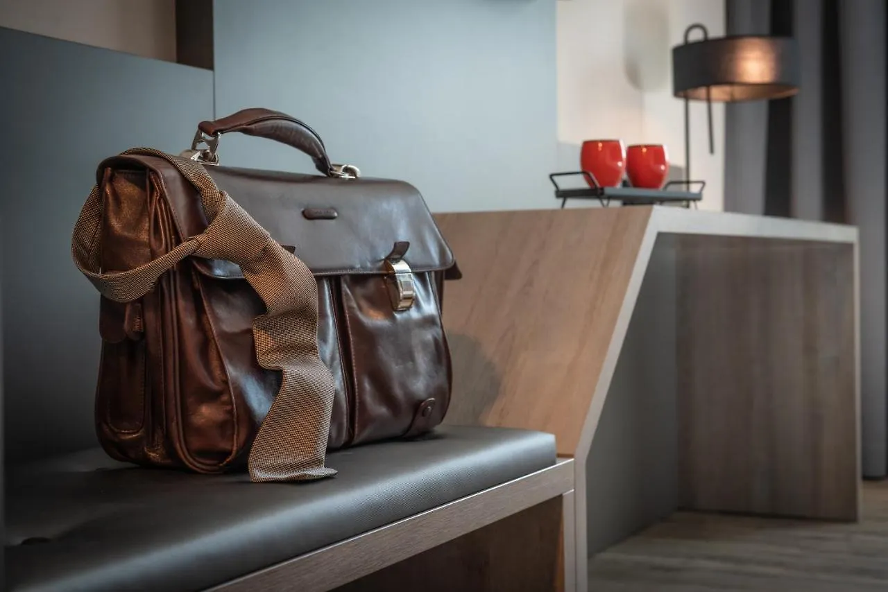 Loginn Hotel Stuttgart Zuffenhausen コーンタール・ミュンヒンゲン