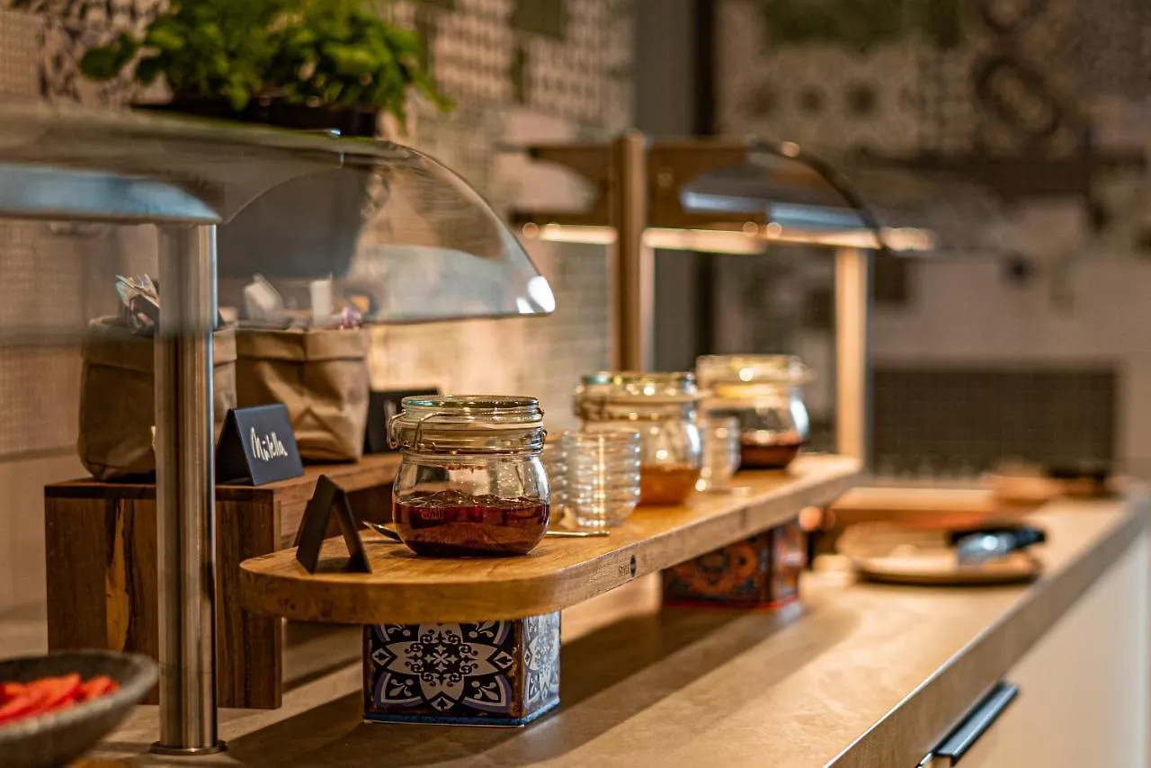 Loginn Hotel Stuttgart Zuffenhausen コーンタール・ミュンヒンゲン