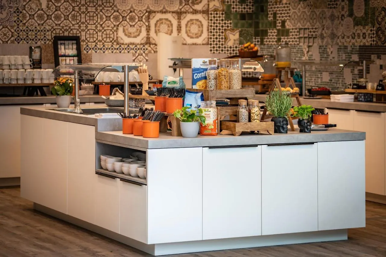 Loginn Hotel Stuttgart Zuffenhausen コーンタール・ミュンヒンゲン
